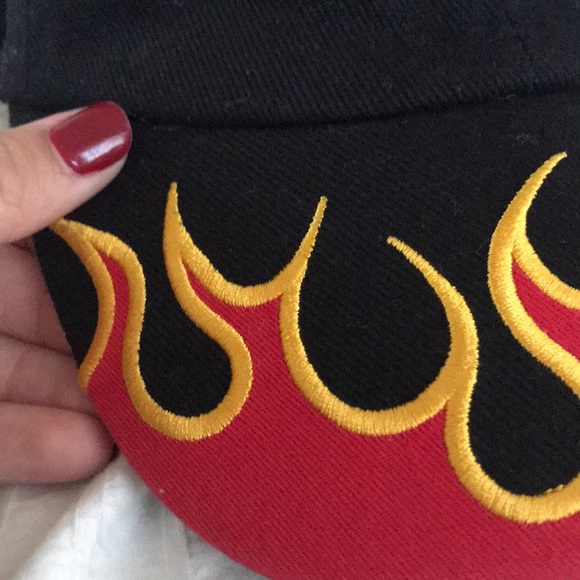 URBAN OUTFITTERS FLAME HAT - Picture 4 of 6